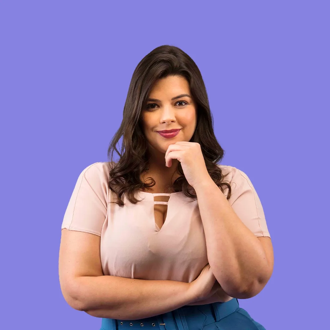 Imagem de mulher com pose confiante no trabalho